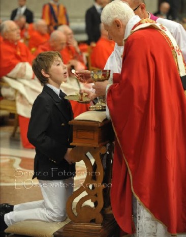 ¿Cuándo se restablecerán los comulgatorios y reclinatorios en nuestras catedrales e iglesias?